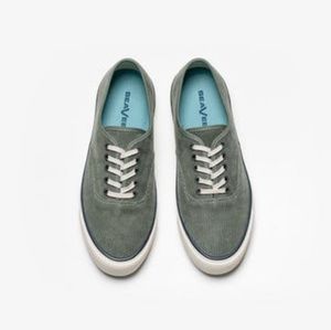 NWOT Men's Legend Varsity Courduroy Sneaker